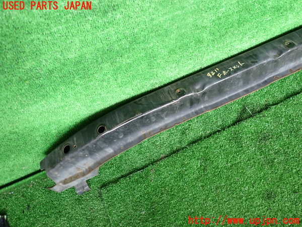 2UPJ-9232111014]レグナム(EC5W)フロントバンパーホースメント 中古_2