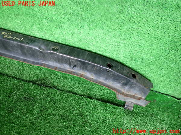 2UPJ-9232111014]レグナム(EC5W)フロントバンパーホースメント 中古_3