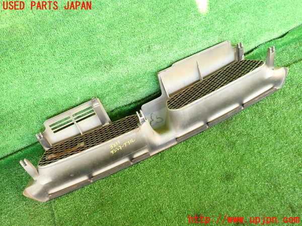 2UPJ-9232111050]レグナム(EC5W)ラジエターグリル 中古_3