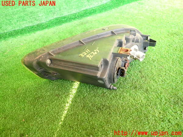 2UPJ-9232111182]レグナム(EC5W)左フォグ 中古_2
