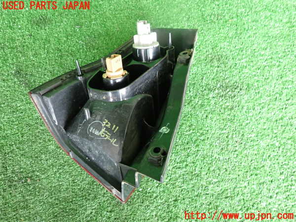 2UPJ-9232111530]レグナム(EC5W)右テールランプ 中古_3