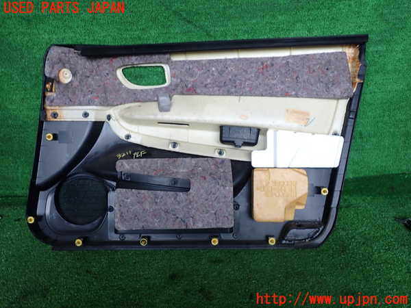 2UPJ-9232111264]レグナム(EC5W)左前ドア内張り 中古_3