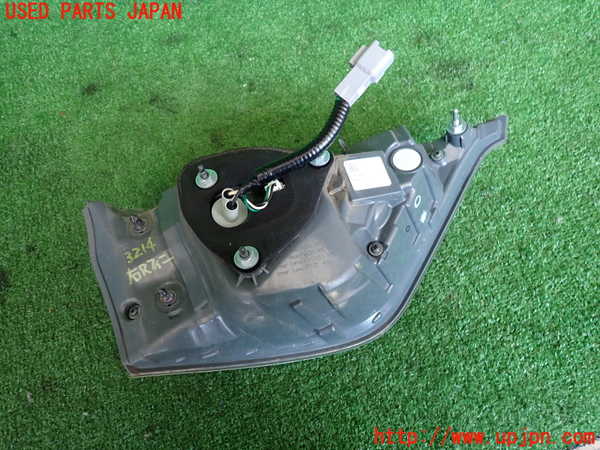 2UPJ-9232141550]ハリアー(ZSU60W)右リアフィニッシャー 中古_2