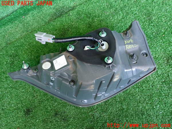 2UPJ-9232141552]ハリアー(ZSU60W)左リアフィニッシャー 中古_2