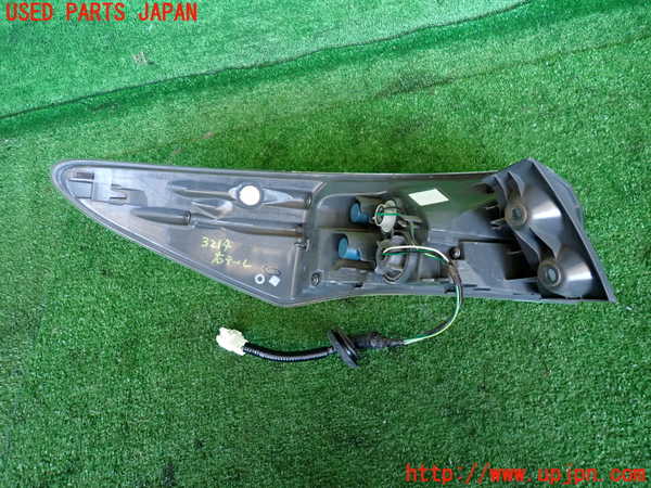2UPJ-9232141530]ハリアー(ZSU60W)右テールランプ 中古_3