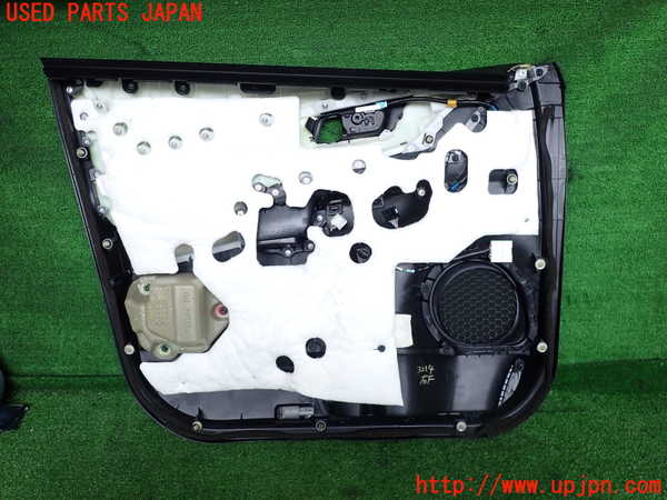 2UPJ-9232141234]ハリアー(ZSU60W)右前ドア内張り 中古_3