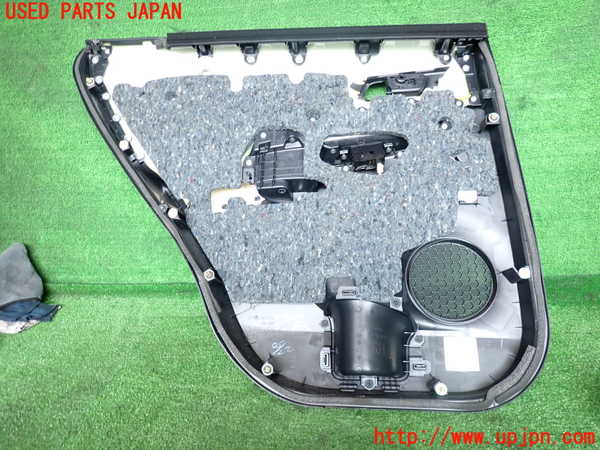 2UPJ-9232141294]ハリアー(ZSU60W)右後ドア内張り 中古_3