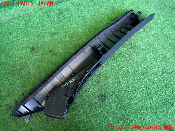 2UPJ-9232147660]ハリアー(ZSU60W)左フロントピラートリム 中古_2