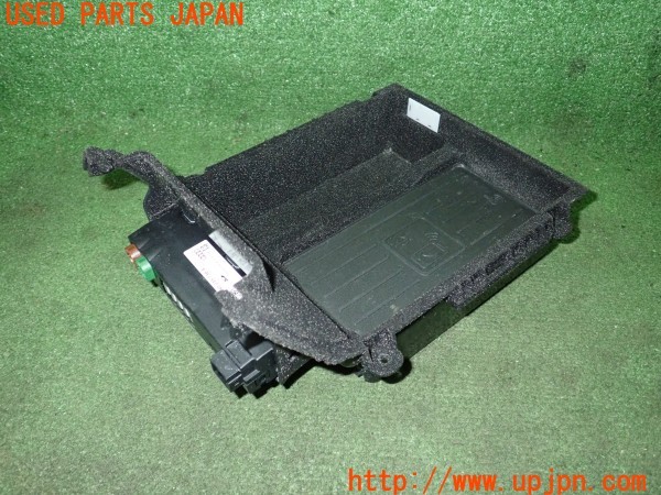 3UPJ=9232150652]アウディ A6(F2DKNF)純正オプション 4K0.864.981.A ワイヤレスチャージング ワイヤレス充電器 センターコンソール側 中古_2