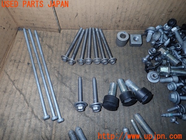 3UPJ=9232150720]アウディ A6(F2DKNF)ネジ・ナット・ステー類 セット ジャンク_2