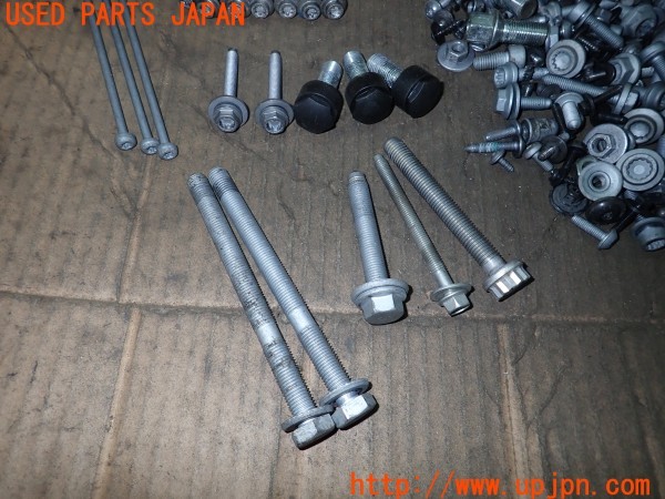 3UPJ=9232150720]アウディ A6(F2DKNF)ネジ・ナット・ステー類 セット ジャンク_3