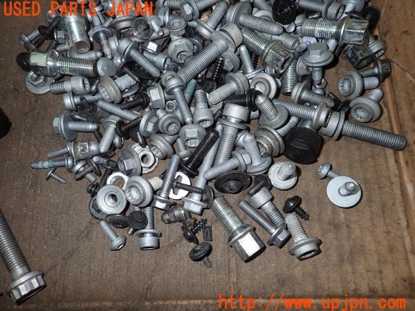 3UPJ=9232150720]アウディ A6(F2DKNF)ネジ・ナット・ステー類 セット ジャンク_5