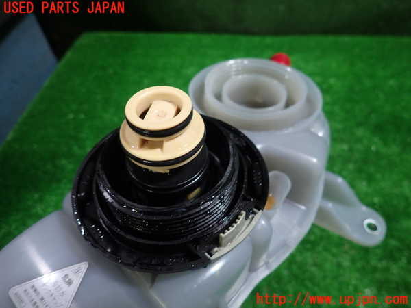 1UPJ-9232152410]アウディ・A6(F2DKNF)ラジエータータンク 中古_4