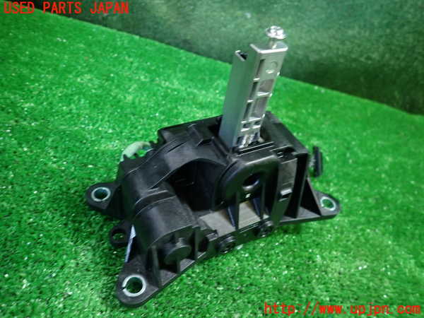1UPJ-9232157555]アウディ・A6(F2DKNF)ATシフトレバー 中古_2