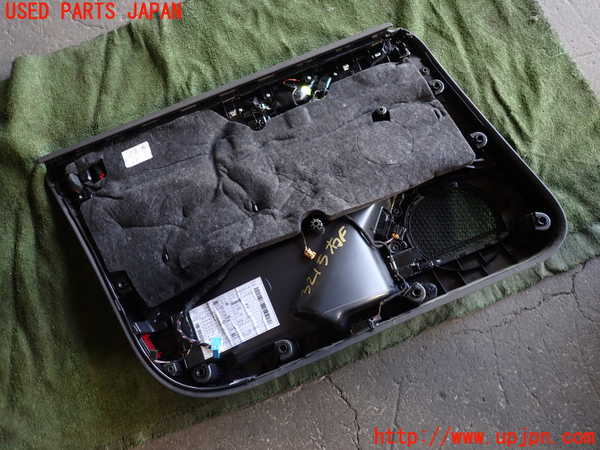 1UPJ-9232151234]アウディ・A6(F2DKNF)右前ドア内張り 中古_4