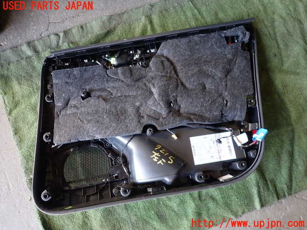1UPJ-9232151264]アウディ・A6(F2DKNF)左前ドア内張り 中古_3