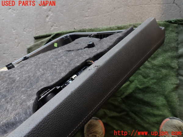 1UPJ-9232151264]アウディ・A6(F2DKNF)左前ドア内張り 中古_5