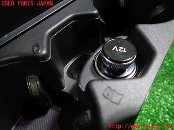 1UPJ-9232157810]アウディ・A6(F2DKNF)ドリンクホルダー 中古_3