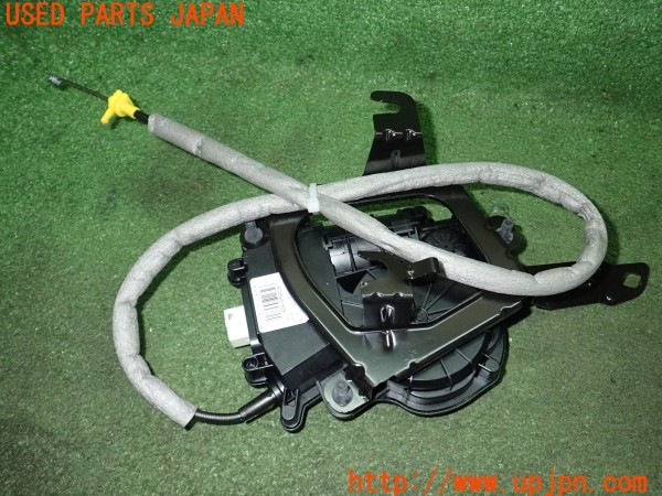 3UPJ=9232160566]BMW 320d ツーリング (3D20 F31)純正 バック ドアロックアクチュエーター 中古_3