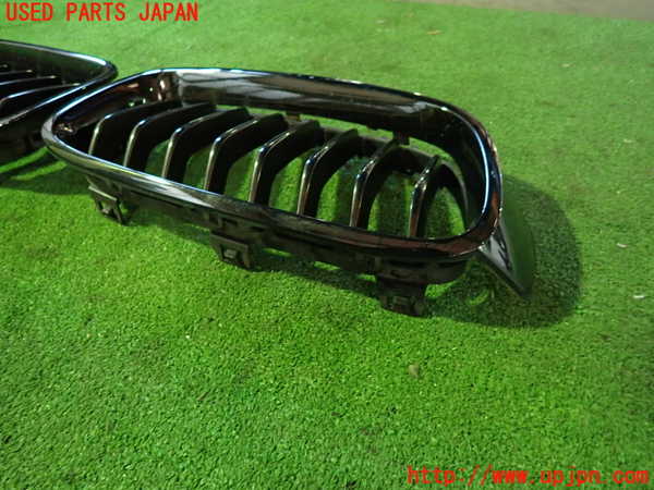 1UPJ-9232161050]BMW 320d ツーリング F31(3D20)ラジエターグリル 中古_2