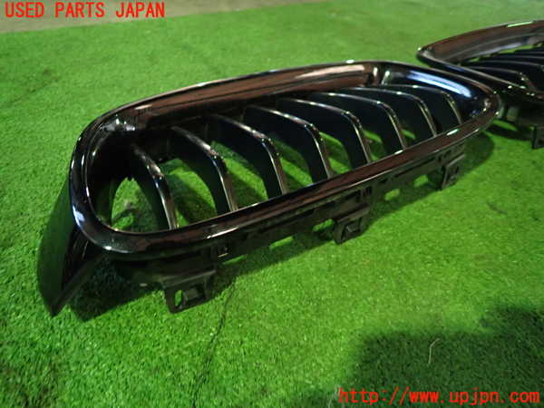 1UPJ-9232161050]BMW 320d ツーリング F31(3D20)ラジエターグリル 中古_3