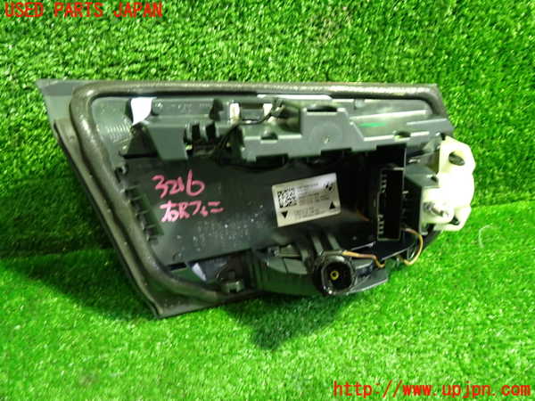 1UPJ-9232161550]BMW 320d ツーリング F31(3D20)右リアフィニッシャー 中古_3