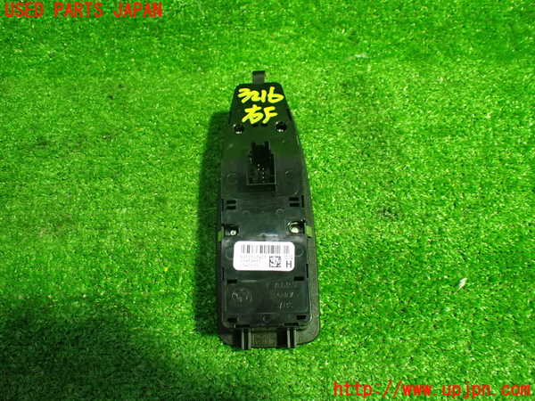 1UPJ-9232166240]BMW 320d ツーリング F31(3D20)右前パワーウィンドウスイッチ 中古_3