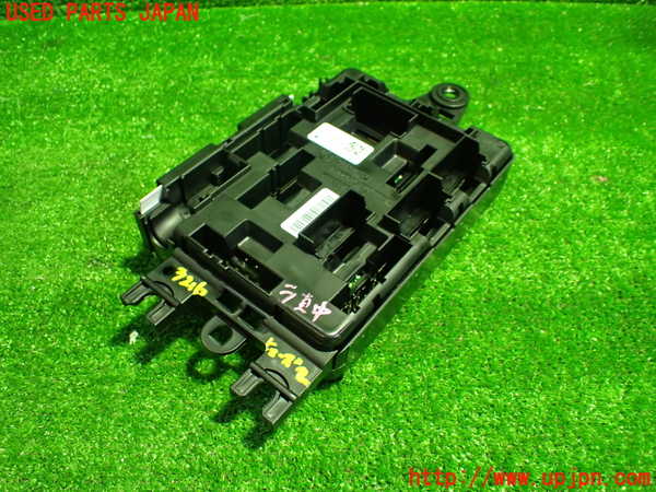 1UPJ-9232166742]BMW 320d ツーリング F31(3D20)ヒューズボックス2 中古_3