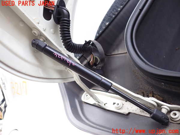 1UPJ-9232171506]マセラティ・グラントゥーリズモ(MGT)トランクダンパー 中古_2