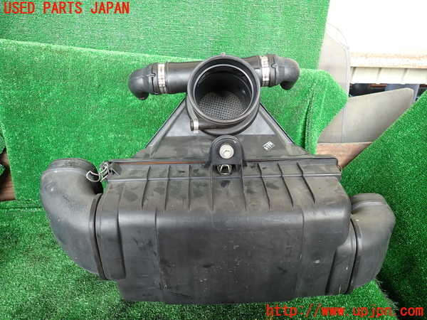 1UPJ-9232172560]マセラティ・グラントゥーリズモ(MGT)エアクリーナーボックス 中古_2