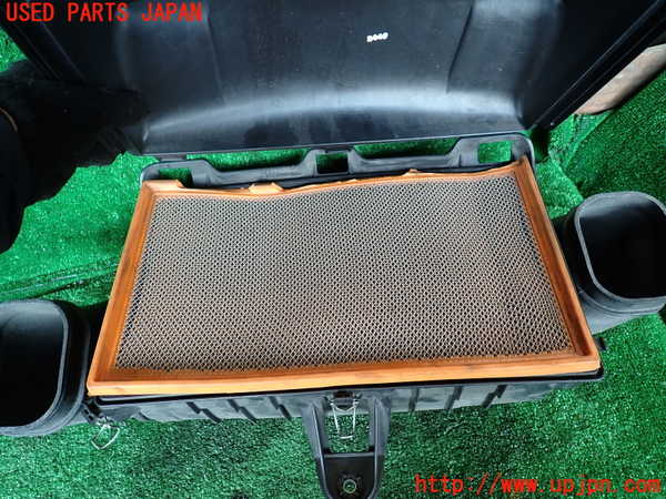 1UPJ-9232172560]マセラティ・グラントゥーリズモ(MGT)エアクリーナーボックス 中古_4
