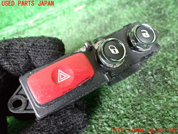 1UPJ-9232176290]マセラティ・グラントゥーリズモ(MGT)ハザードスイッチ 中古_2