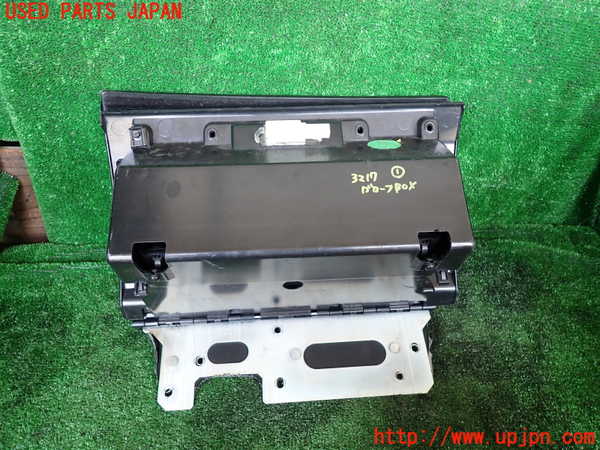 1UPJ-9232177516]マセラティ・グラントゥーリズモ(MGT)グローブボックス1 ジャンク部品取り_4