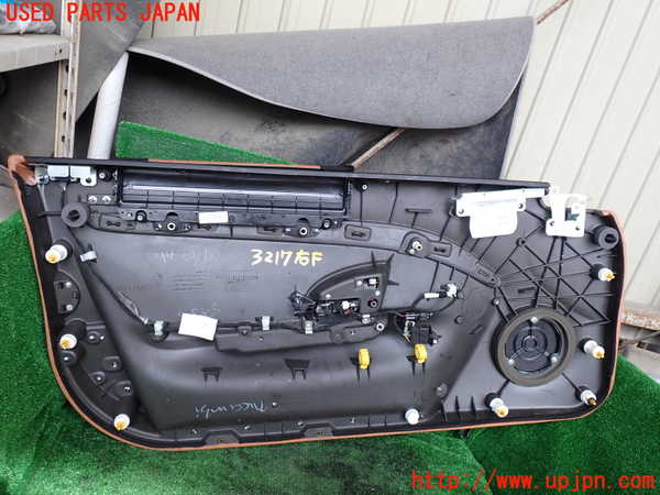 1UPJ-9232171234]マセラティ・グラントゥーリズモ(MGT)右ドア内張り ジャンク部品取り_5