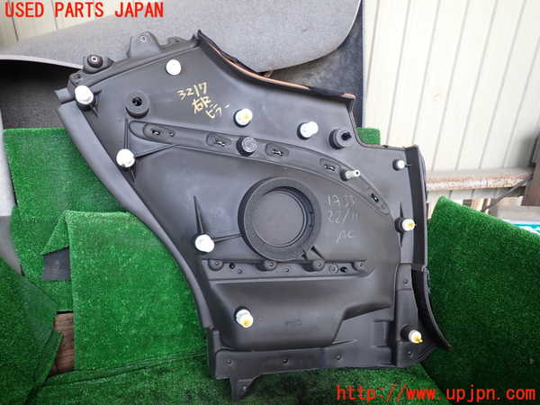 1UPJ-9232177675]マセラティ・グラントゥーリズモ(MGT)右リアピラートリム 中古_4