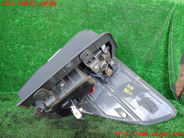 1UPJ-9232181536]ヴェルファイアハイブリッド(ATH20W)左テールランプ 中古_2