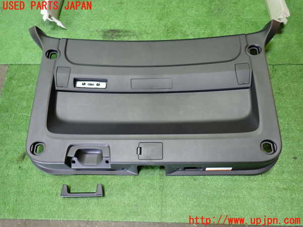 1UPJ-9232201578]デリカD：5(CV1W)バックドア内張り 中古_3