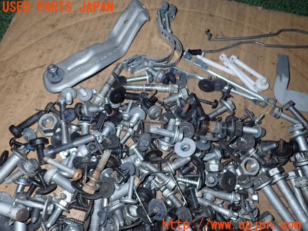 3UPJ=9232220720]BMW アクティブハイブリッド7(YA30 F04)後期 ネジ・ナット・ステー類 セット ジャンク_3
