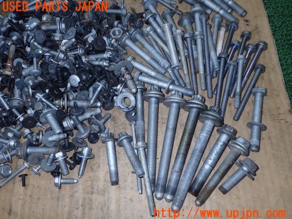 3UPJ=9232220720]BMW アクティブハイブリッド7(YA30 F04)後期 ネジ・ナット・ステー類 セット ジャンク_4