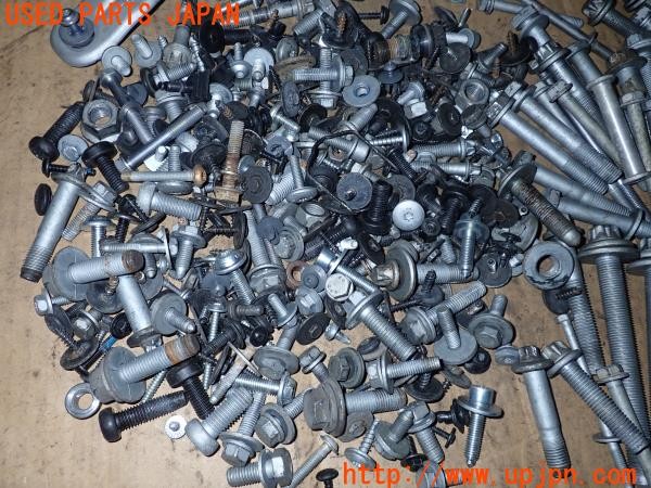 3UPJ=9232220720]BMW アクティブハイブリッド7(YA30 F04)後期 ネジ・ナット・ステー類 セット ジャンク_5
