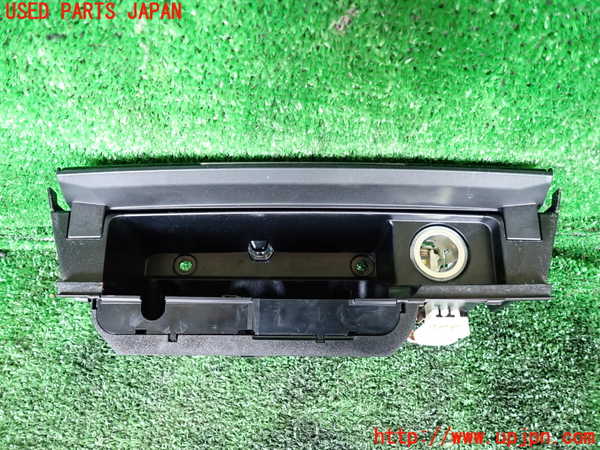 1UPJ-9232227842]BMW アクティブハイブリッド7(AH7)(YA30) F04小物入れ2 中古_2