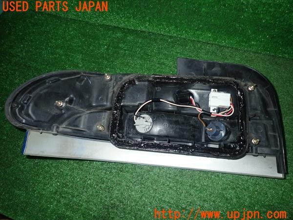 3UPJ=9232240033]インプレッサ WRX-STi VersionV(GC8 F型)純正 KOITO 53-04701 220-20553 右テールランプ 中古_4