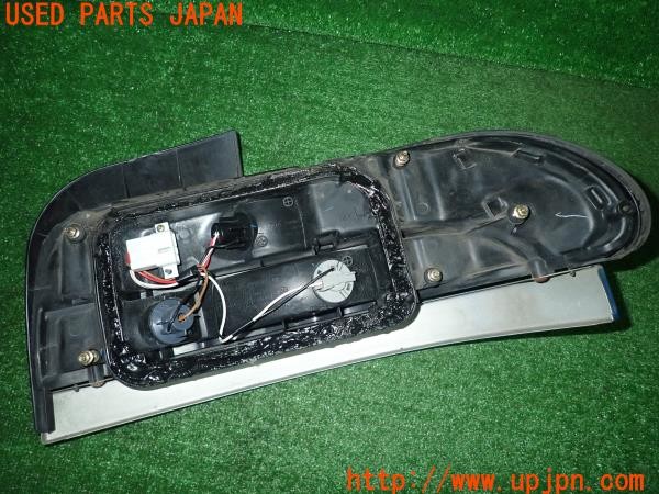3UPJ=9232240547]インプレッサ WRX-STi VersionV(GC8 F型)純正 KOITO 53-04701 220-20553 左テールランプ 中古_4