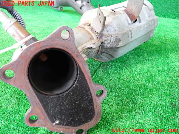 1UPJ-9232242661]インプレッサ F型 WRX-STi(GC8)触媒1 中古_4