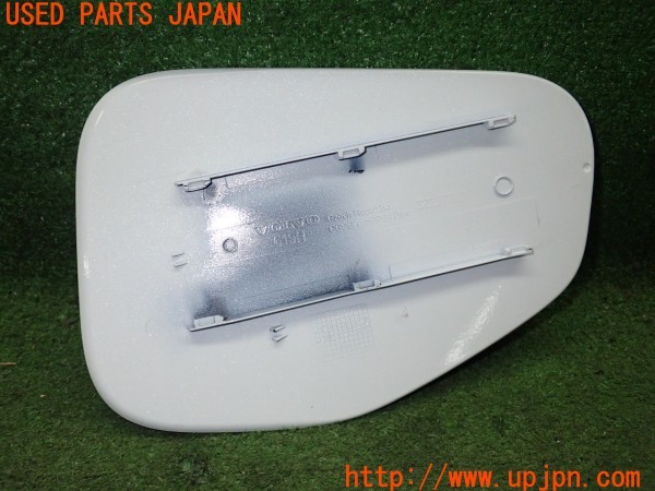 3UPJ=9232250012]ボルボ C40 リチャージ(XE400RXCE)純正 32227328 充電ポートカバー 充電口カバー 左フロントフェンダー側 中古_3