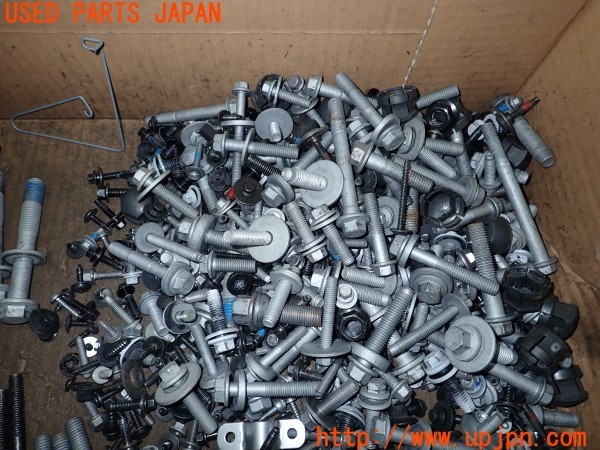 3UPJ=9232250720]ボルボ C40 リチャージ(XE400RXCE)ネジ・ナット・ステー類 セット ジャンク_4