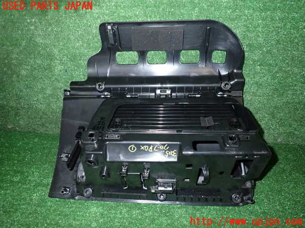 2UPJ-9232257516]ボルボ・EC40(C40 リチャージ)(XE400RXCE)グローブボックス1 中古_2