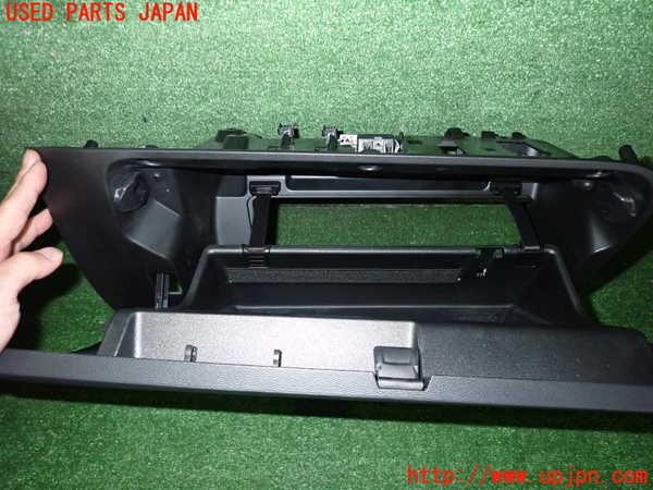 2UPJ-9232257516]ボルボ・EC40(C40 リチャージ)(XE400RXCE)グローブボックス1 中古_3