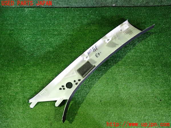 2UPJ-9232257660]ボルボ・EC40(C40 リチャージ)(XE400RXCE)左フロントピラートリム 中古_2