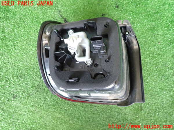 2UPJ-9232261530]ジープ・レネゲード(BV13PM)右テールランプ 中古_4